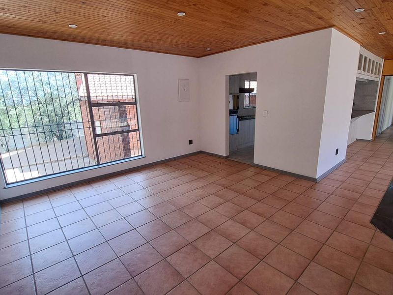 . "Prime Investment in Prestigious Heuwelsig" - Photo 4