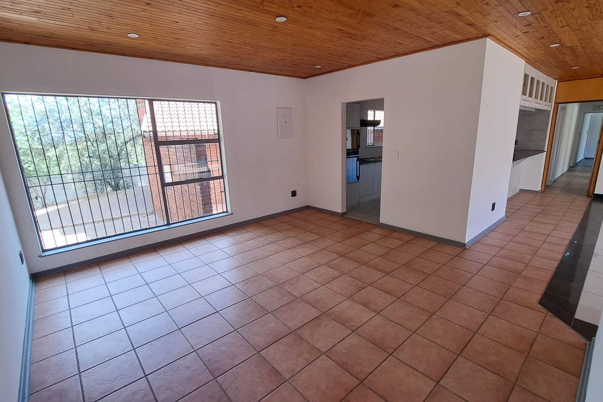 . "Prime Investment in Prestigious Heuwelsig" - Photo 4