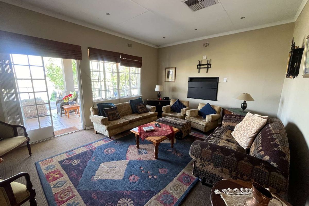 Charming Riverfront Home with Breathtaking Views - Photo 5