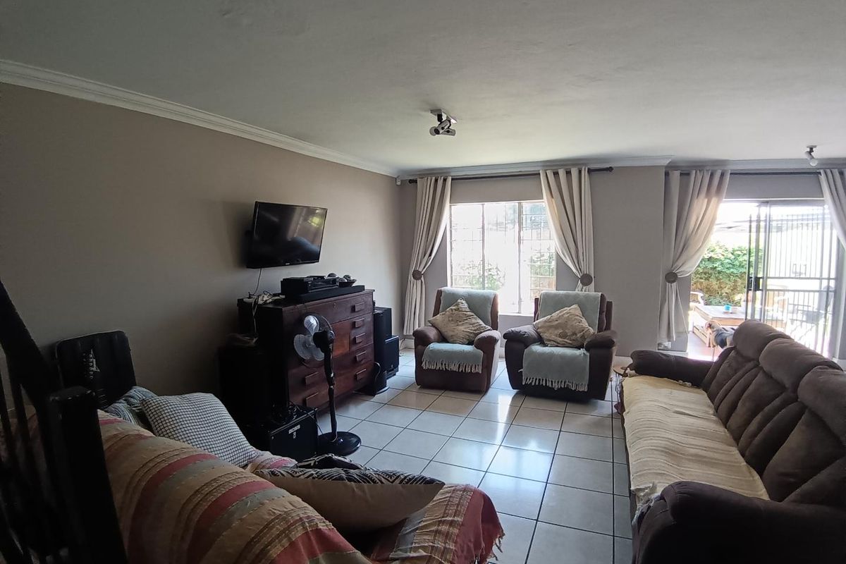 Congella Crescent, 3 Bed Duplex house for sale - Photo 2