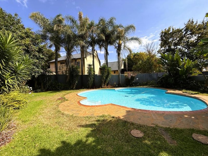 Top-Floor Comfort, Prime Position - Live Where Everything Is Within Reach! - Photo 7