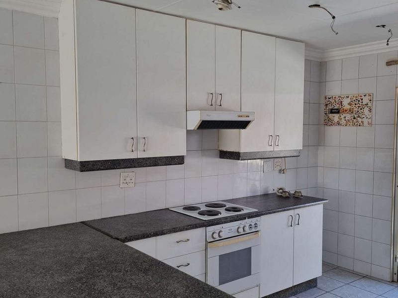 Facebrick Townhouse with Private Garden for Sale - Photo 5