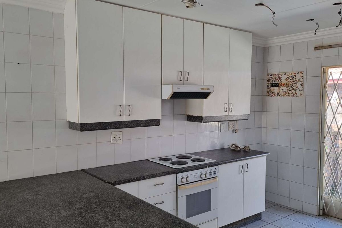 Facebrick Townhouse with Private Garden for Sale - Photo 5