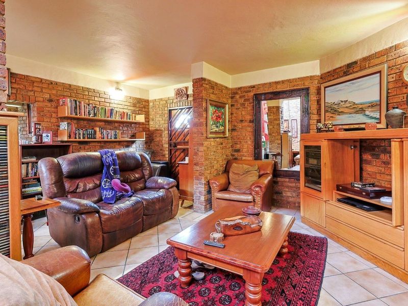 Ultimate Dual Living Opportunity: Two Homes, Solar Power, and a Borehole in Erasmuskloof - Photo 10