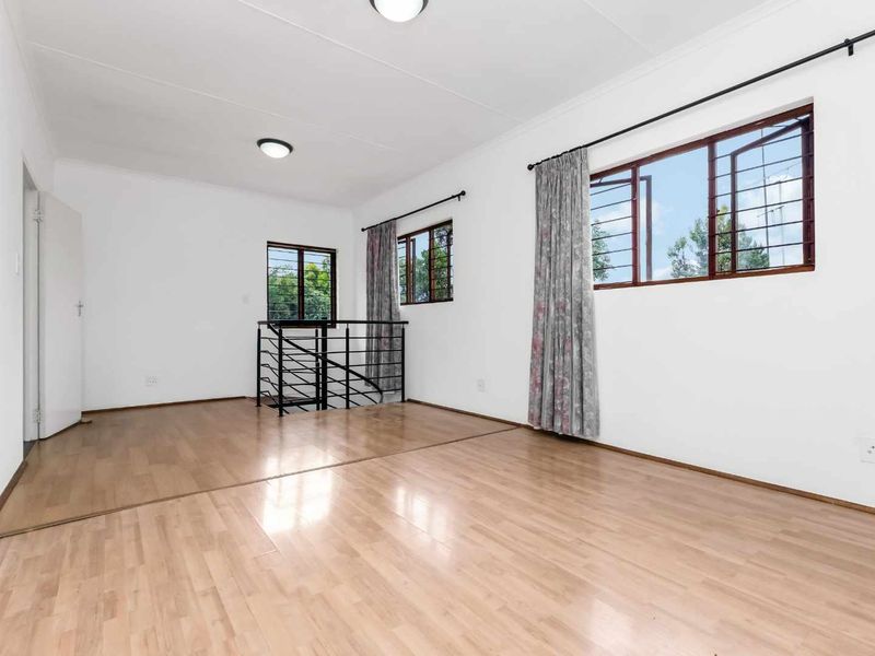 WELL-KEPT DUPLEX IN SOUGHT AFTER BOOMED ENCLOSURE - Photo 6