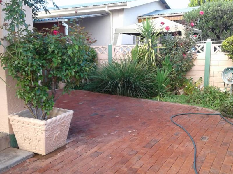 Charming Family Home for Sale in Cimbebasia – Windhoek - Photo 4