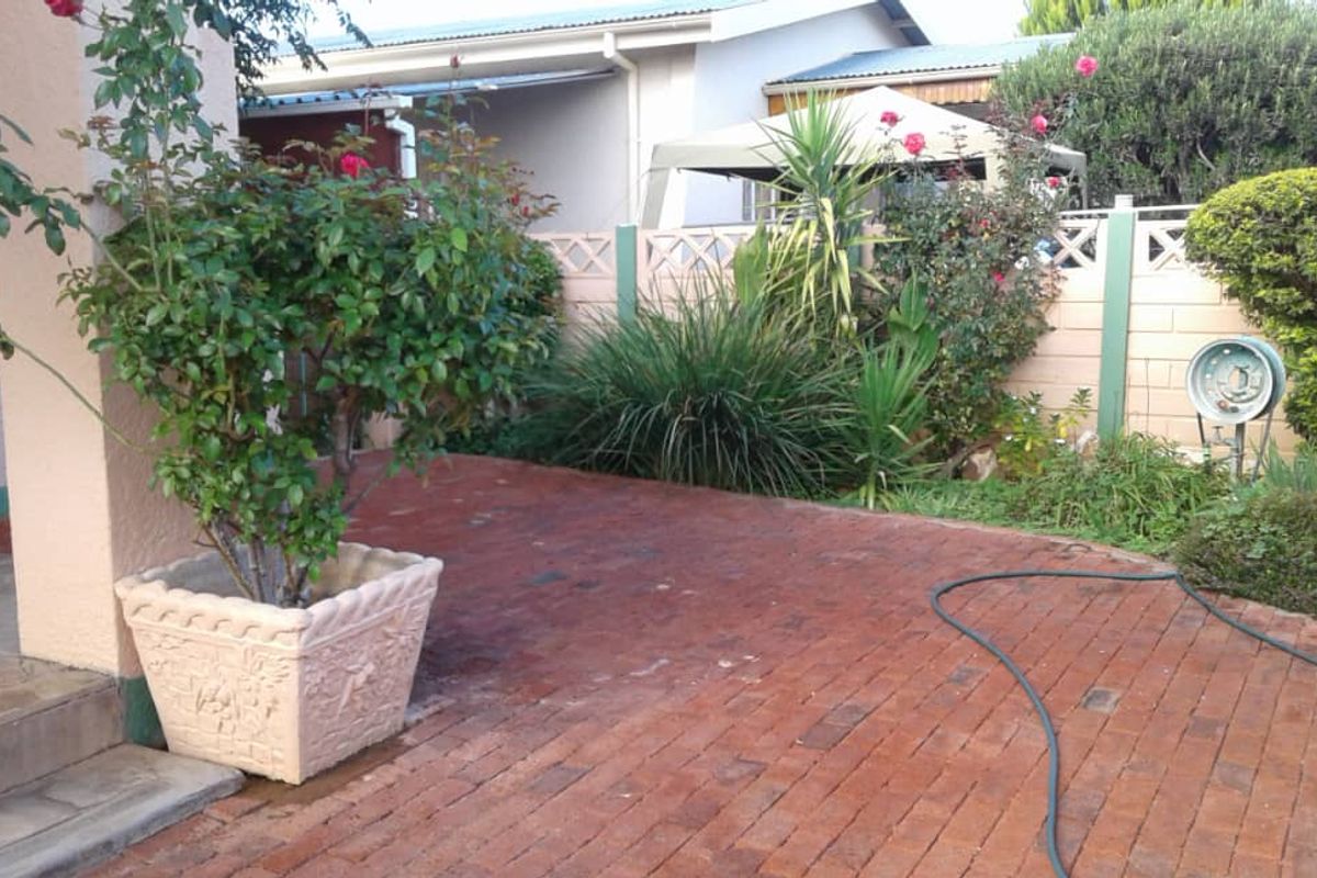 Charming Family Home for Sale in Cimbebasia – Windhoek - Photo 4