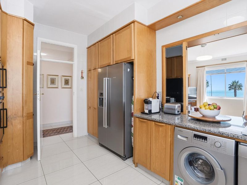 Expansive Frontline Apartment with Spectacular Promenade and Ocean Views - Photo 8