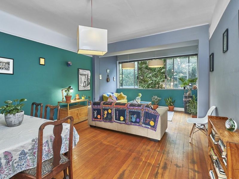 Earls Court! Coffee at the pulsating Killarney Mall! - Photo 7