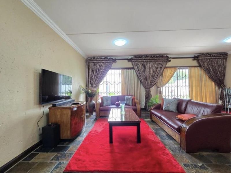 3 Bedroom Townhouse for Sale in Glenvista - Photo 8