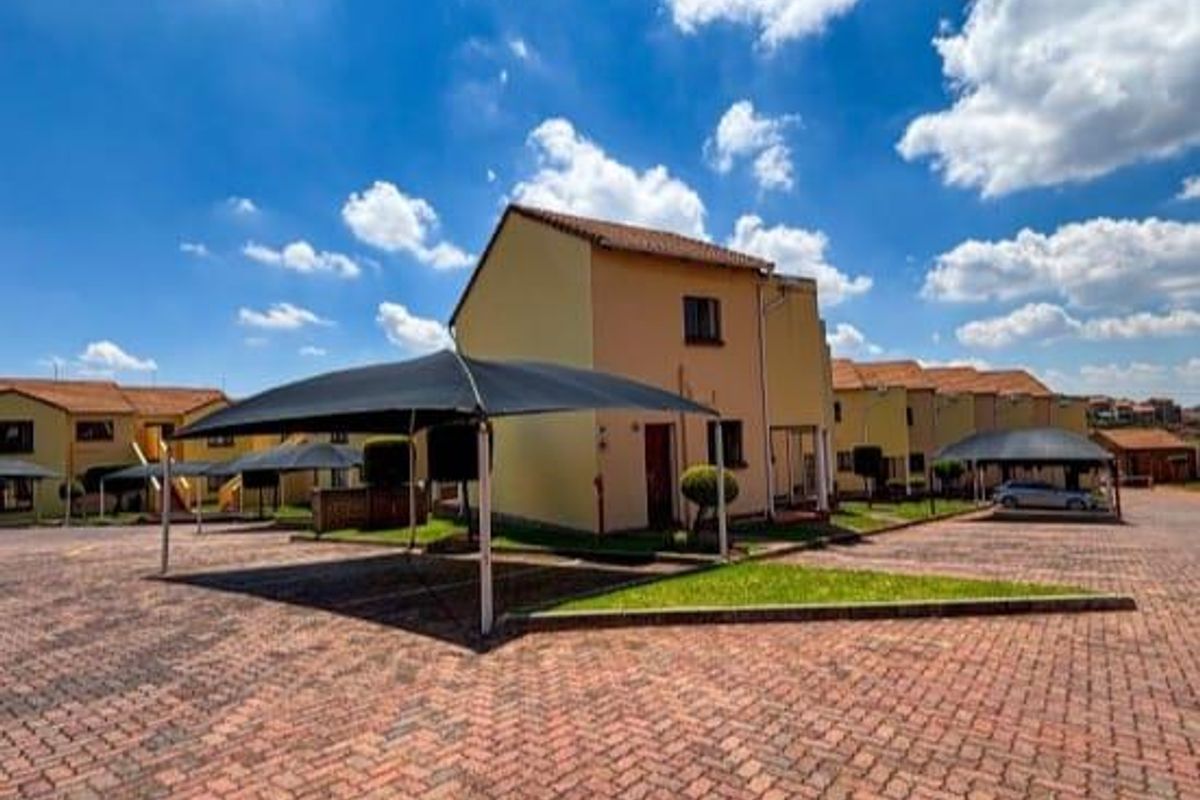 2 BedrTownhouse for Sale in Mondeor - Photo 3