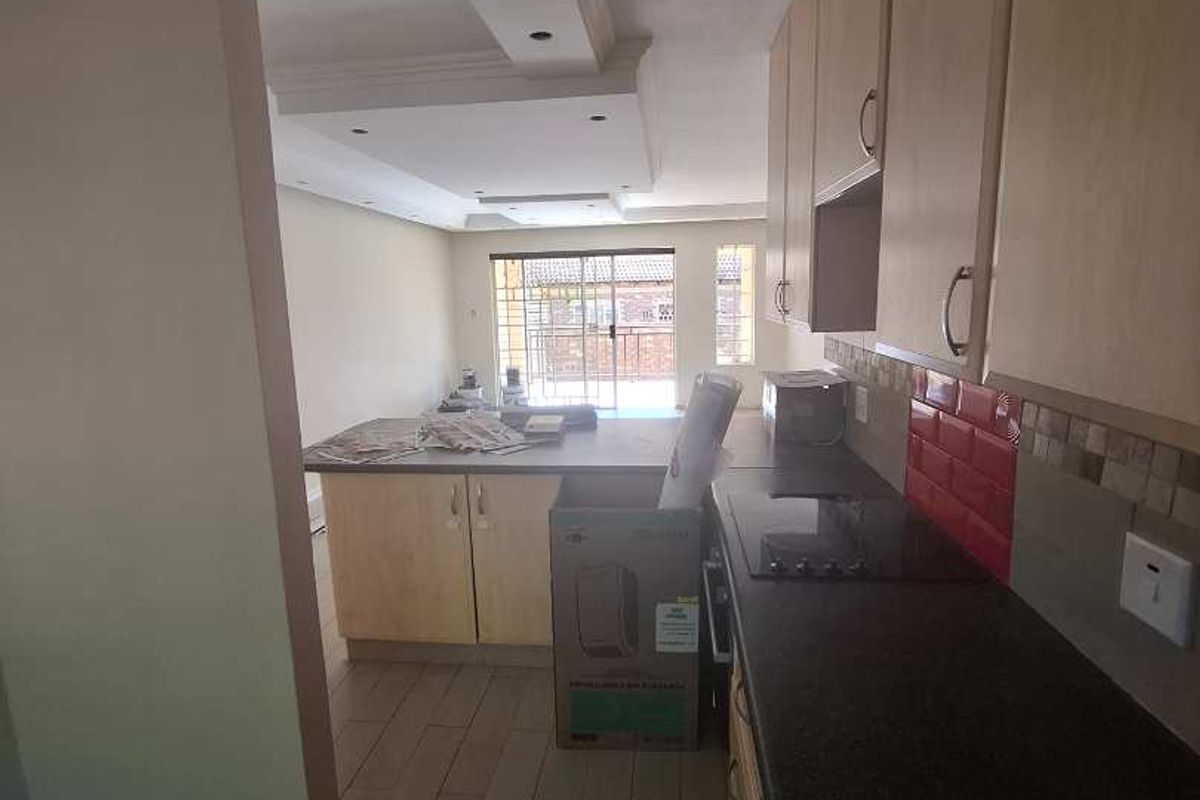 Stunning 3 bedroom unit in Equestria - Photo 3