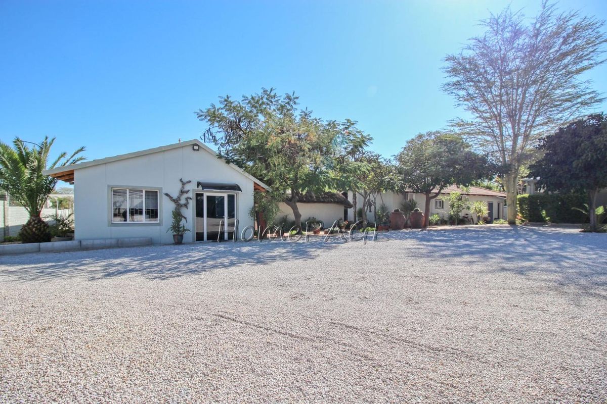 Otjiwarongo:  Immaculate 8 Bedroom Guesthouse for sale - Photo 2