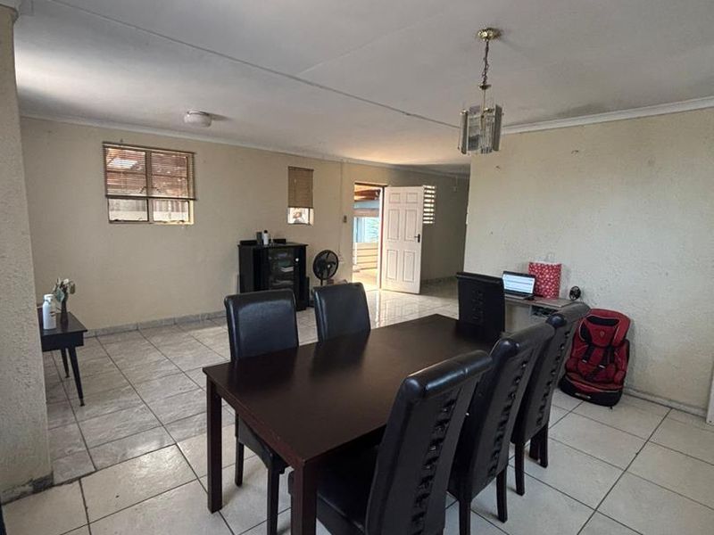 Beautiful free standing property ready for you. - Photo 5