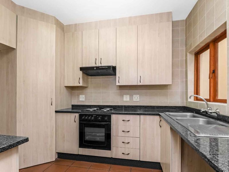 WELL-KEPT DUPLEX IN SOUGHT AFTER BOOMED ENCLOSURE - Photo 4