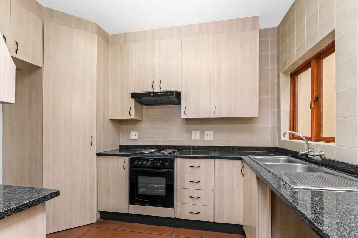 WELL-KEPT DUPLEX IN SOUGHT AFTER BOOMED ENCLOSURE - Photo 4