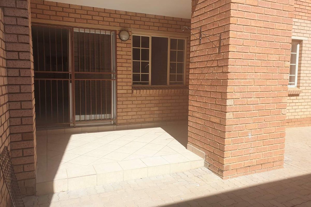 Load-Shedding Free Area - Ground Floor Unit! - Photo 4