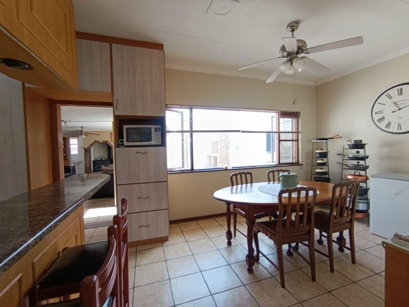 🏡 FOR SALE | CENTRAL, WALVIS BAY 🏡 N$2,835,000 - Photo 10