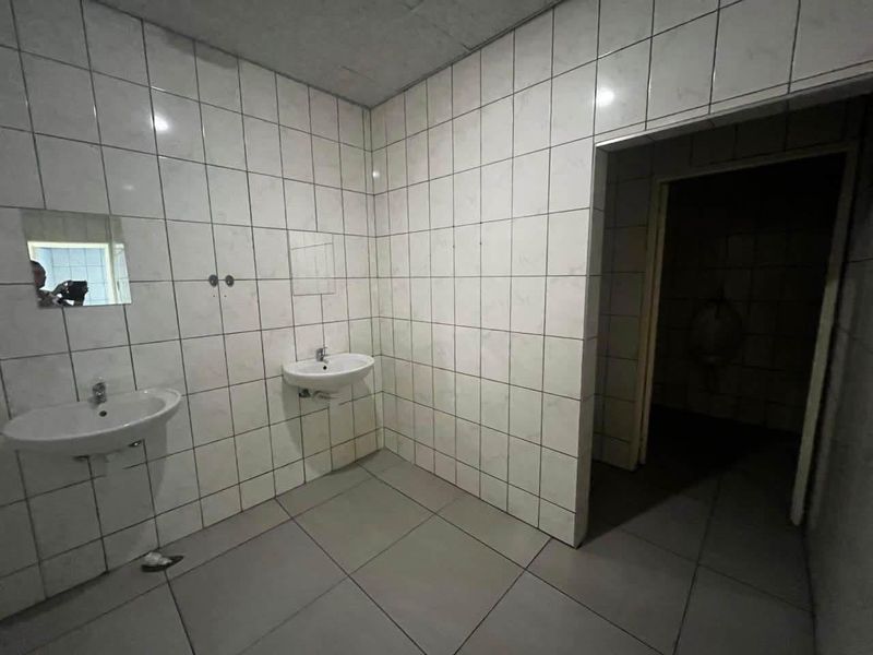 Prime business property to let, Southern industrial - Photo 6