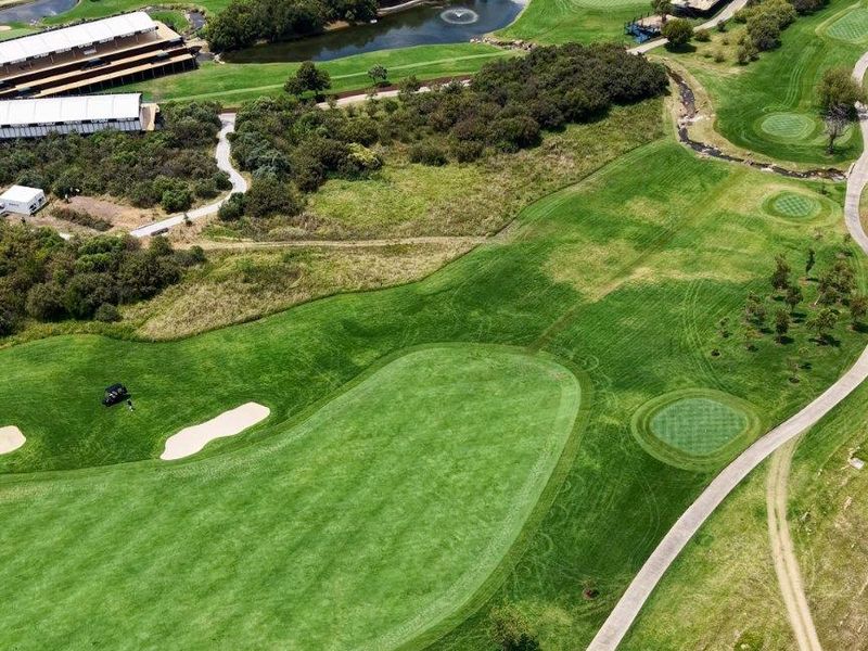 Elevated Luxury: Golf Course Stand with Panoramic Views of the Steyn City - Photo 6