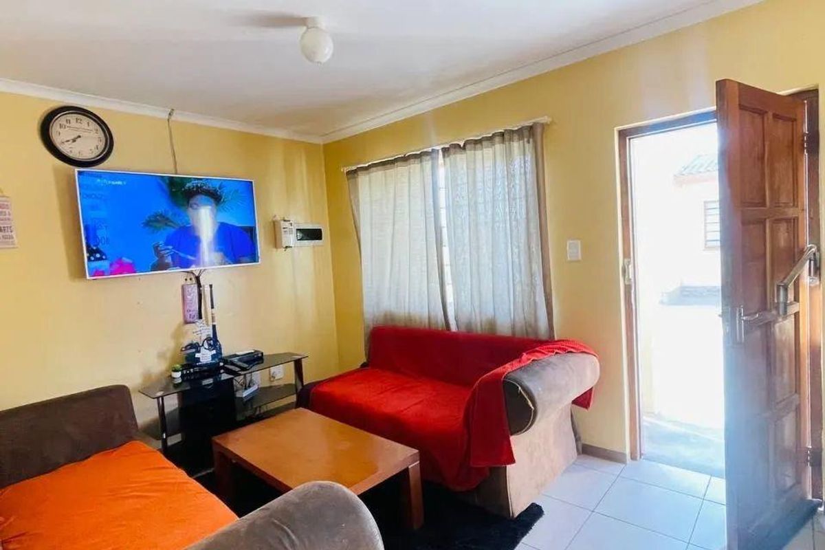 Two bedrooms apartment for sale in Mondesa, Swakopmund close to Woermann brock, Selling N$890000 (cost included) - Photo 4