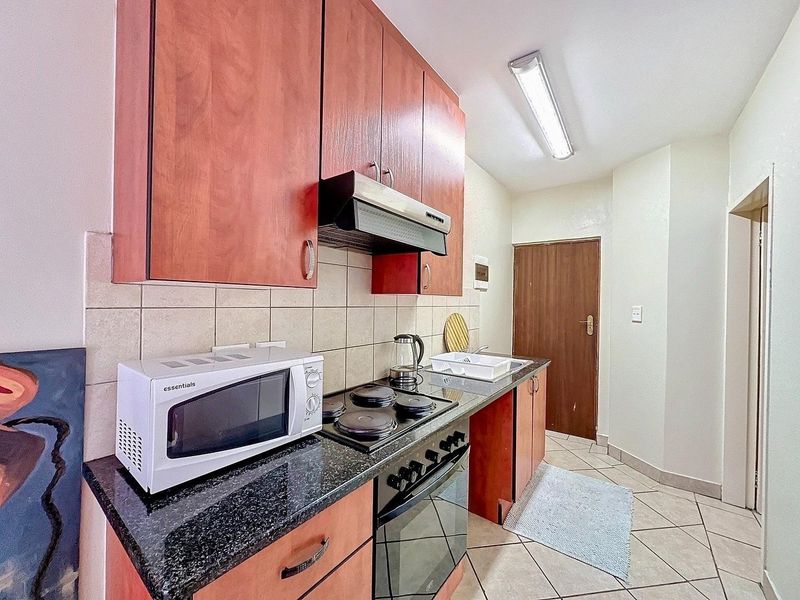 Stunning bachelor apartment to rent! - Photo 3