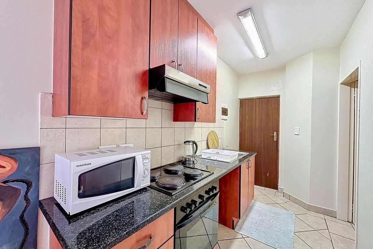 Stunning bachelor apartment to rent! - Photo 3