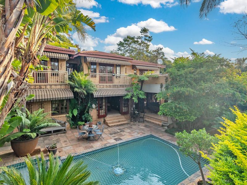 Elegant Family Estate with Exceptional Space and Lifestyle Appeal - Photo 9