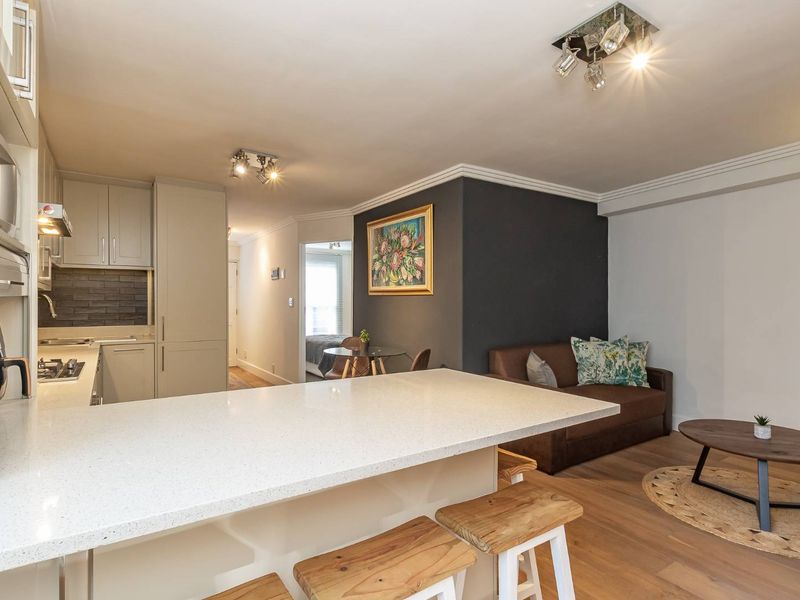 Stylish North facing lock-up & go - Photo 5