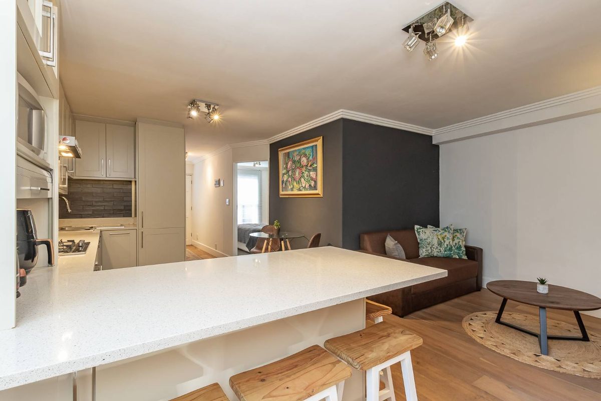 Stylish North facing lock-up & go - Photo 5