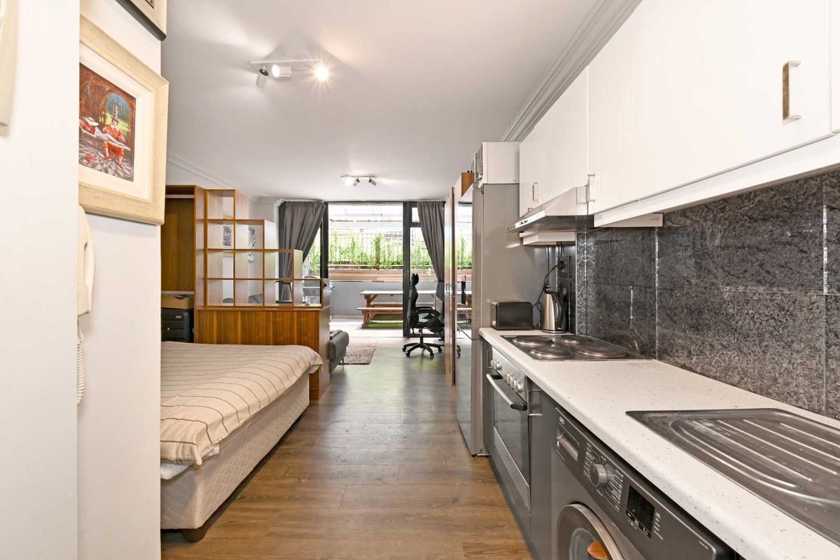 Studio Apartment in the Heart of Cape Town CBD - Photo 3