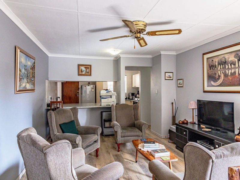 Charming 2 Bedroom, 2 Bathroom, Low-Maintenance Townhouse in Secure Complex - Photo 7