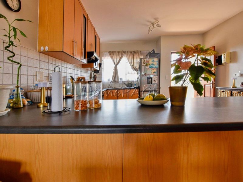 Central, Swakopmund:  1st Floor 2 Bedr Apartment is for Sale - Photo 5