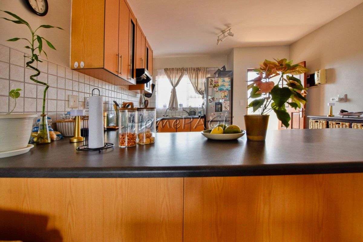 Central, Swakopmund:  1st Floor 2 Bedr Apartment is for Sale - Photo 5