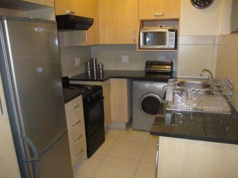 FURNISHED BACHELOR APARTMENT - Photo 1