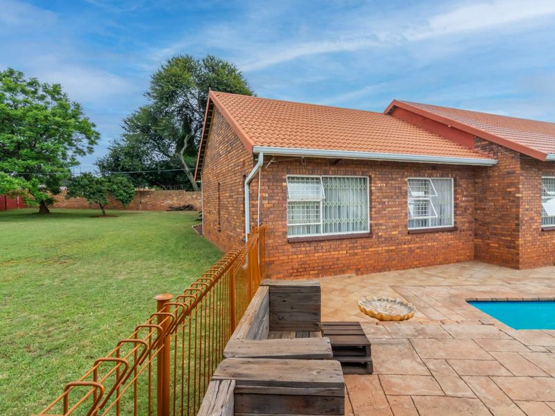 Ideal Family Home suited just for you - Photo 3