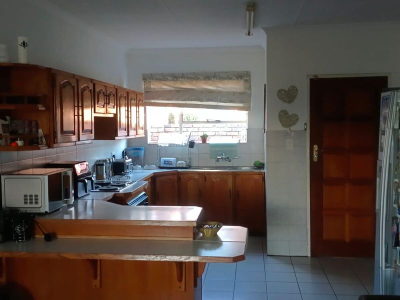 Discover Comfort & Style in This Lovely Facebrick Unit - Photo 4