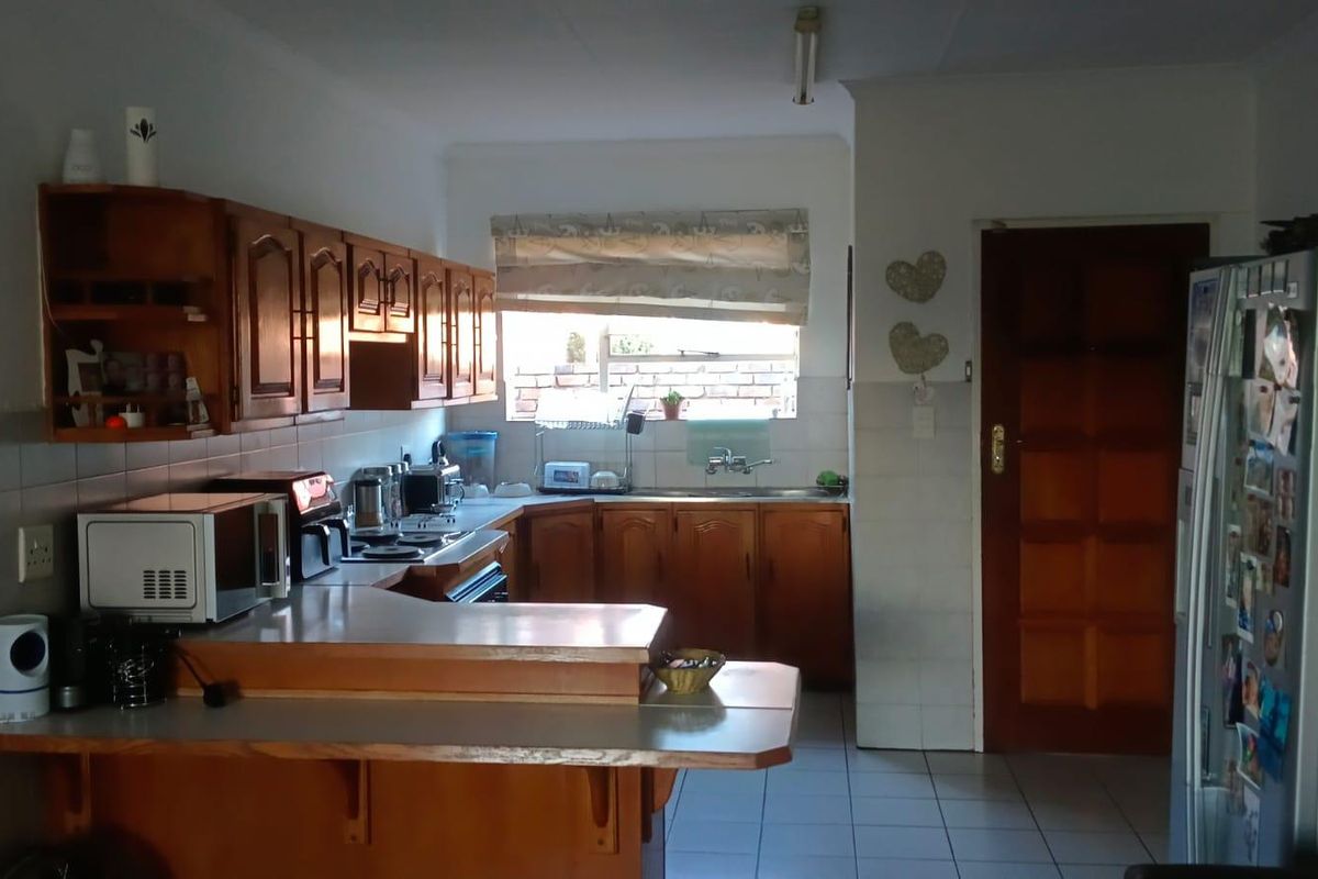 Discover Comfort & Style in This Lovely Facebrick Unit - Photo 4