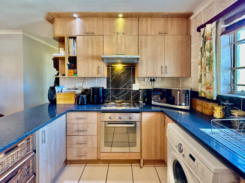 Spacious, Stylish & Secure | 3 Bed Apartment in Elarduspark - Photo 6