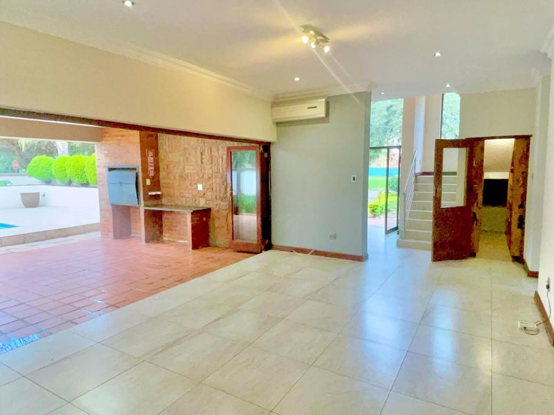 **4-Bedroom Family Home with a Pool in Willow Acres Estate, Pretoria East** - Photo 4