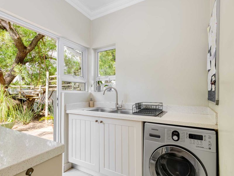 4 EN-SUITE BEDROOM HOME IN FOURWAYS GARDENS RESIDENTIAL ESTATE - Photo 7