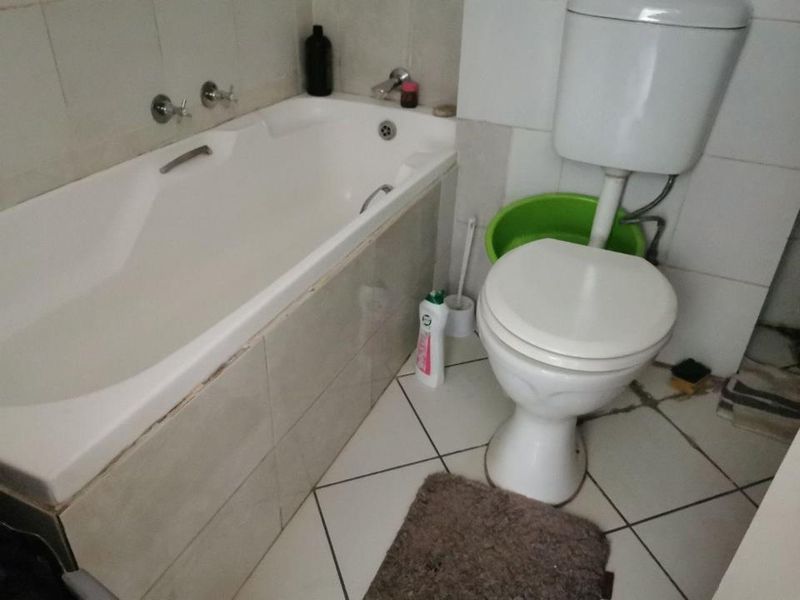 Two bedroom Ground Floor Unit for Sale in Mulberton - Photo 9