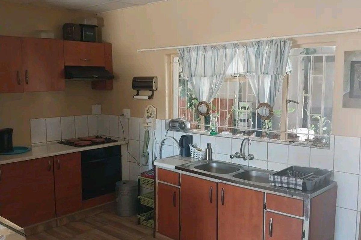 ✨ FOR SALE | Ondangwa Extension 4 ✨ Space, location & opportunity in one property! - Photo 3