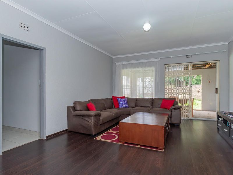 Lovely 3-Bedroom Family Home with Pool in Van Riebeeck Park - Photo 7