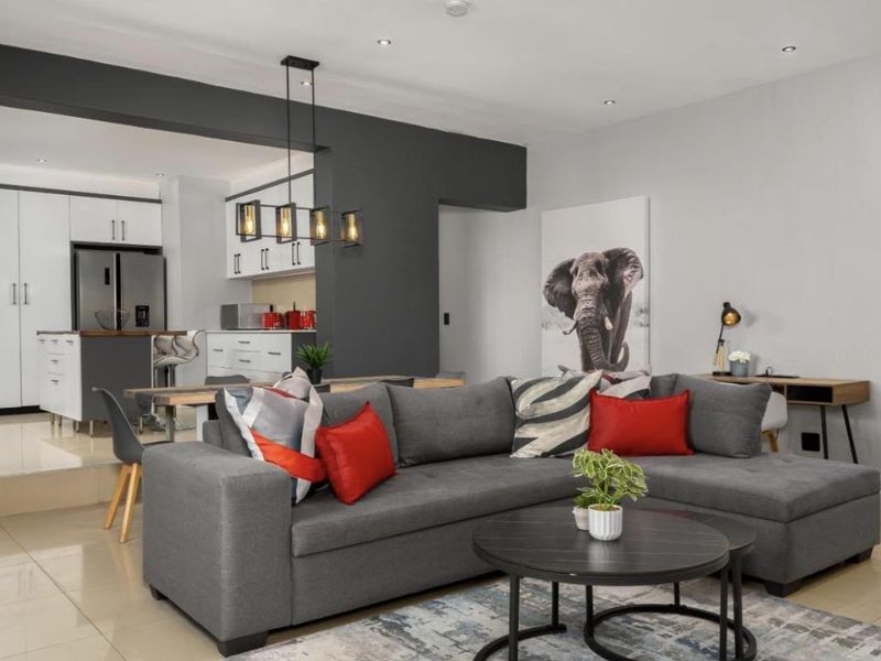 Luxury Two-Bedroom Retreat with Expansive Outdoor Deck in Sea Point - Photo 5