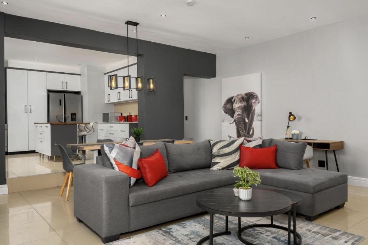 Luxury Two-Bedroom Retreat with Expansive Outdoor Deck in Sea Point - Photo 5