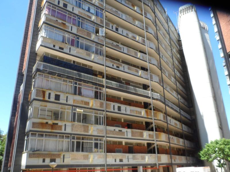 BACHELOR APARTMENT - Photo 2