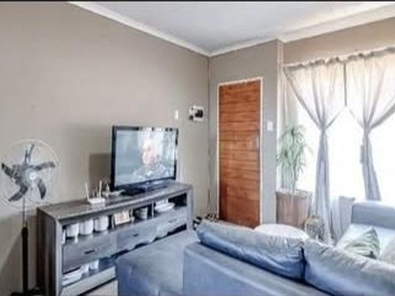 This lovely unit is ready for a new owner . - Photo 3