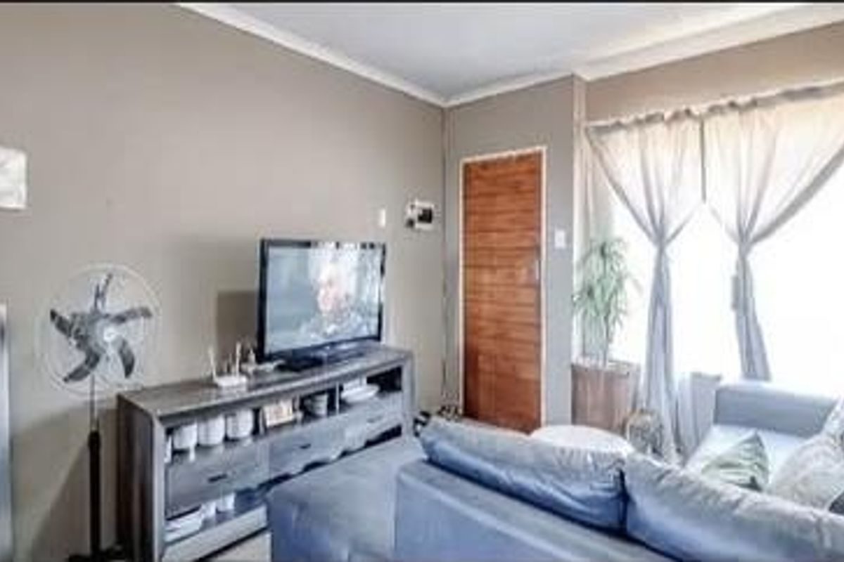 This lovely unit is ready for a new owner . - Photo 3