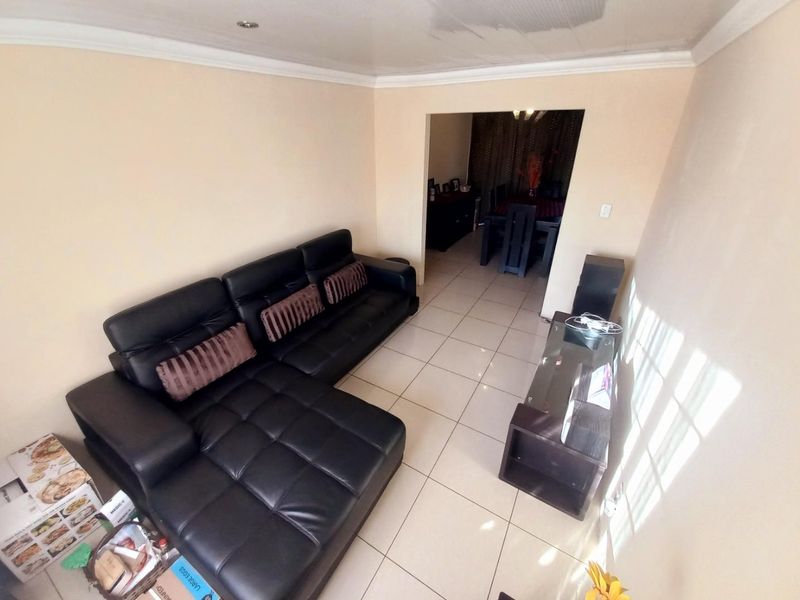 Three bedrooms house for sale in Atteridgeville - Photo 9